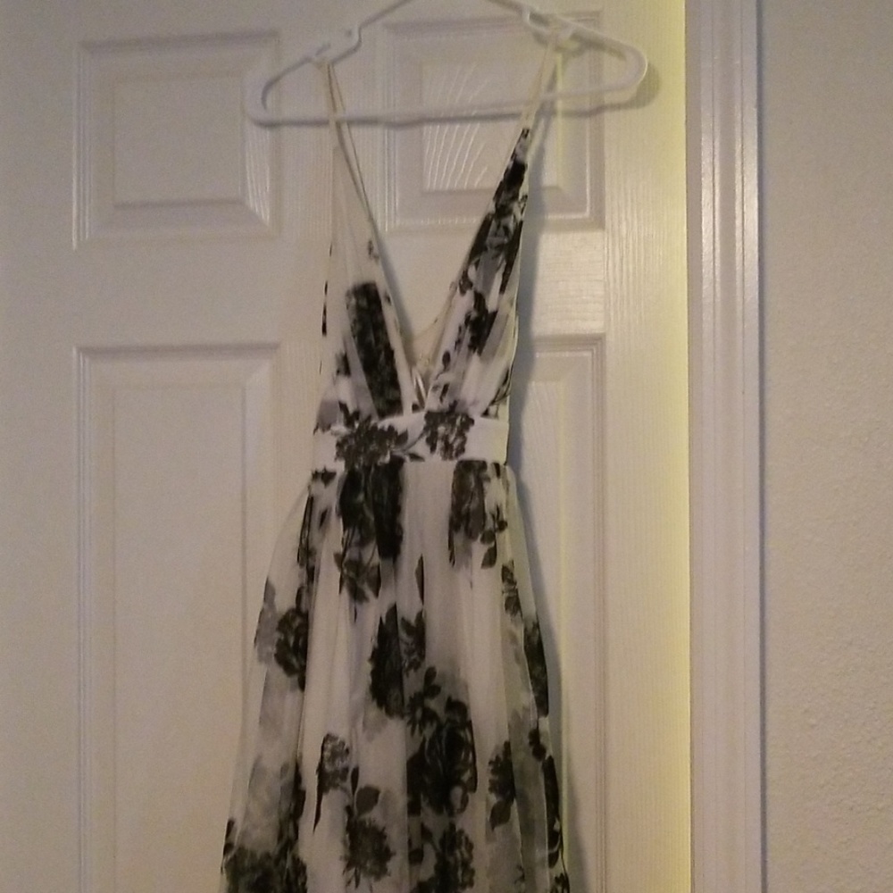 Dress - Picture 2 of 8